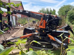 hijskraan in kleine tuin